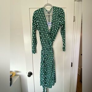 Diane Von Furstenberg x Target Green Sheath Dress with Long Sleeves